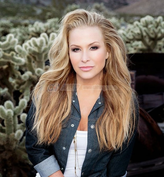 anastacia-2.jpg