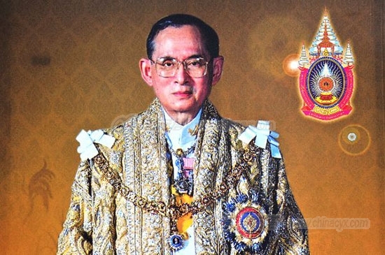 bhumibol-adulyadej-1.jpg